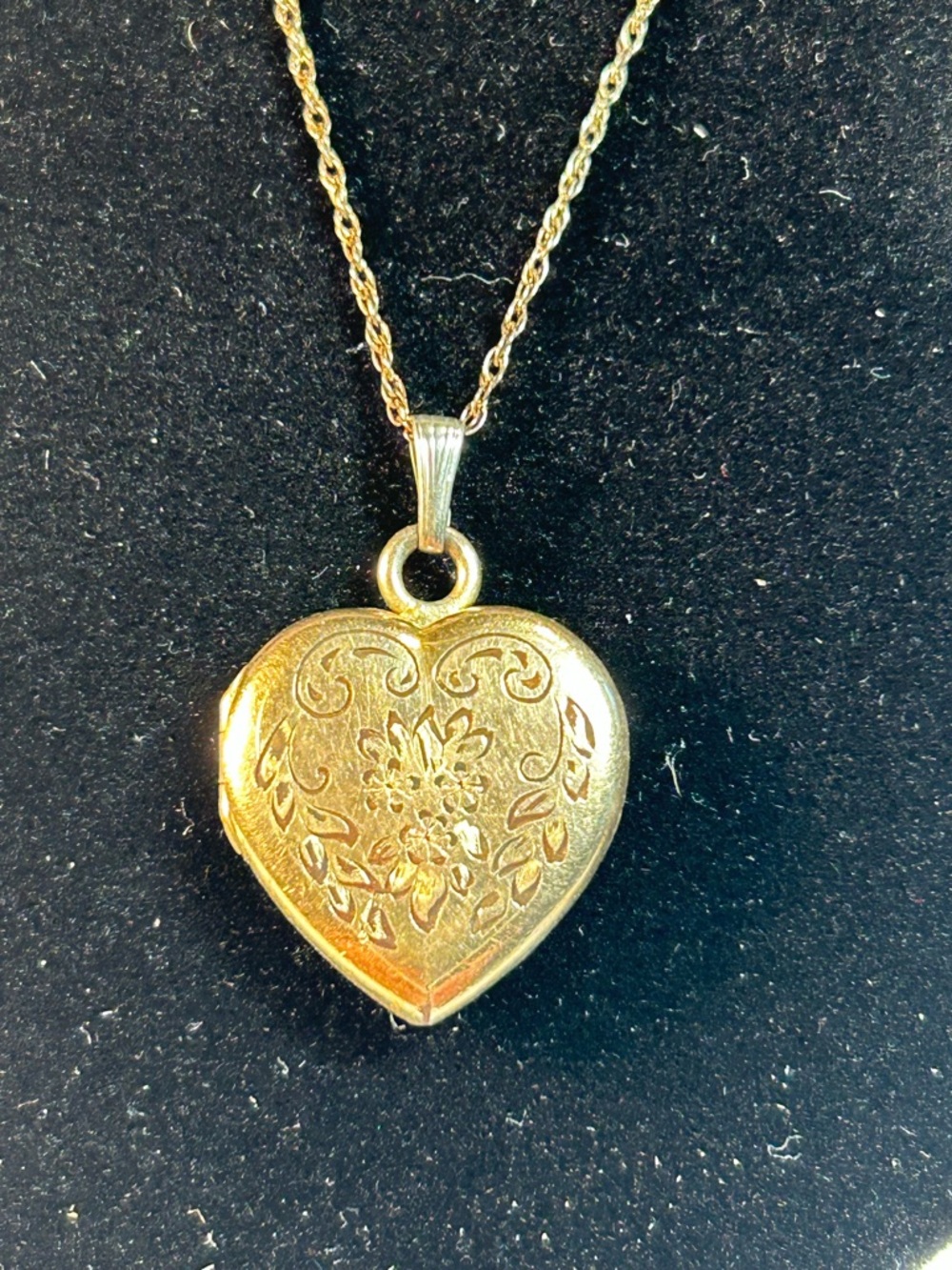 Vintage Sturdy 12kt Gold Filled Etched Heart Locket Necklace 20”